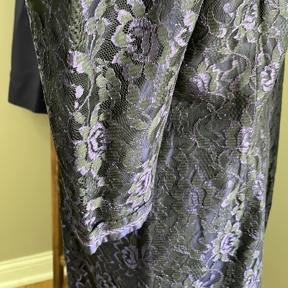 Beautiful vintage dress. Dark purple. Dress w/skirt that is detachable. - Picture 10 of 14